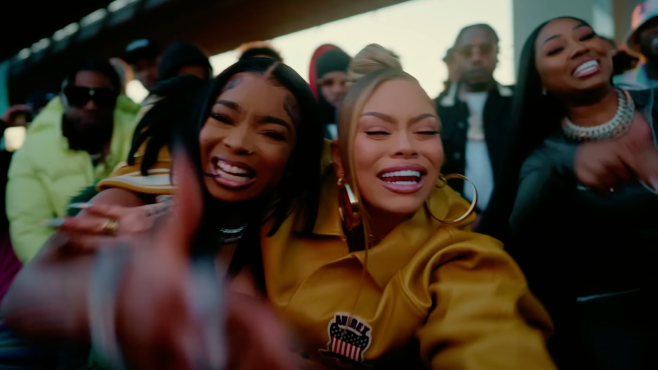 Lola Brooke invite Latto et Yung Miami sur le remix de "Don't Play With It"