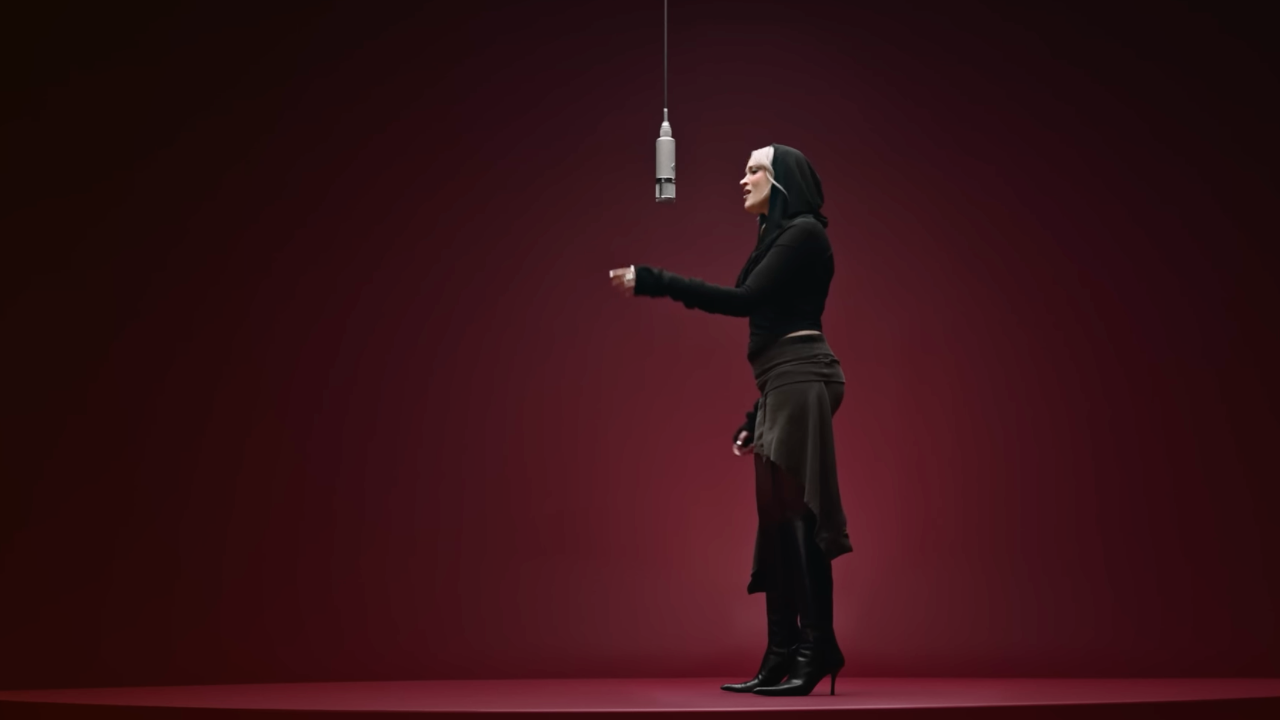 Lolo Zouaï illumine la semaine avec son Colors "Rose du désert, partie 2" Lolo Zouaï illumine la semaine avec son Colors "Rose du désert, partie 2"