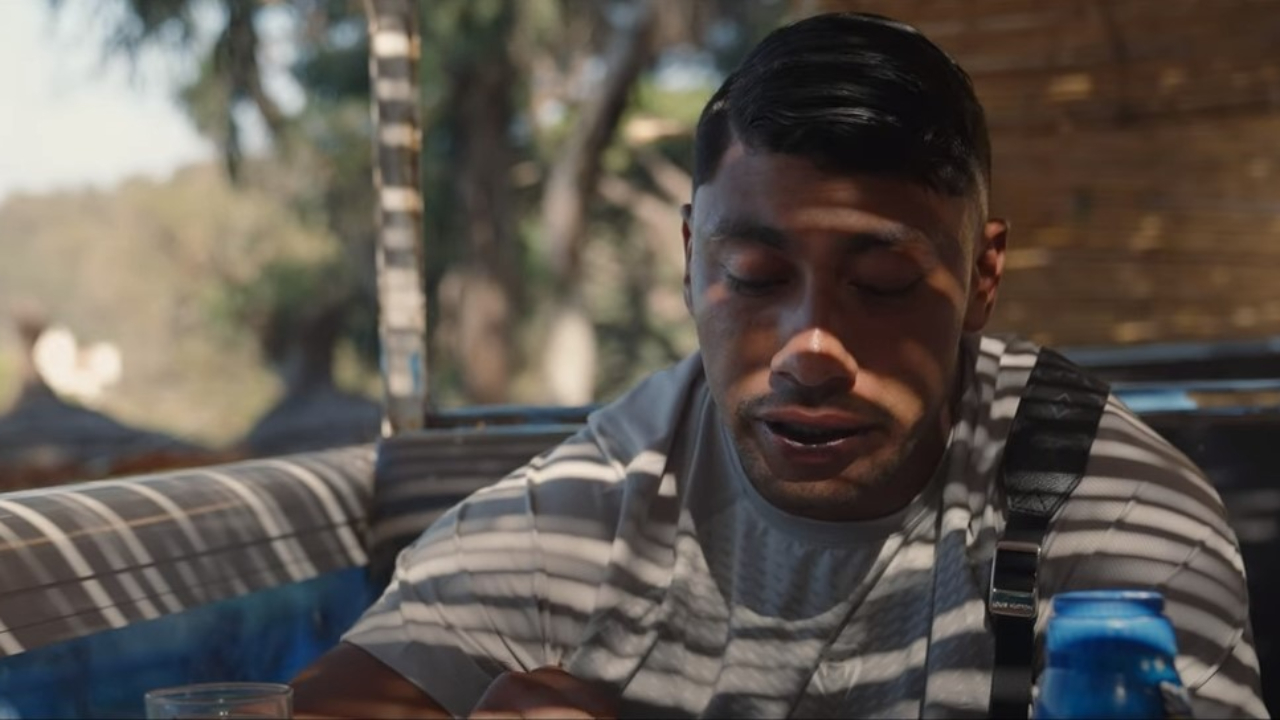 Maes dévoile son documentaire "La Vie Continue"