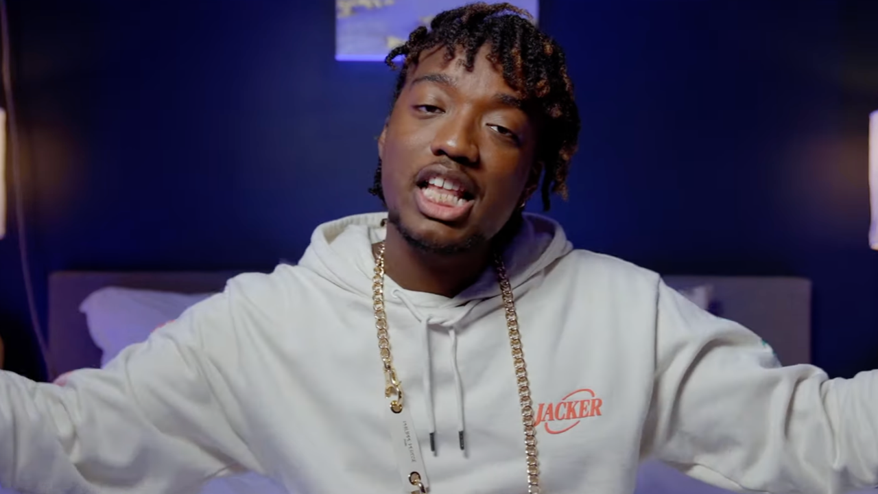 Mayböw est au "Paradise" dans son nouveau clip