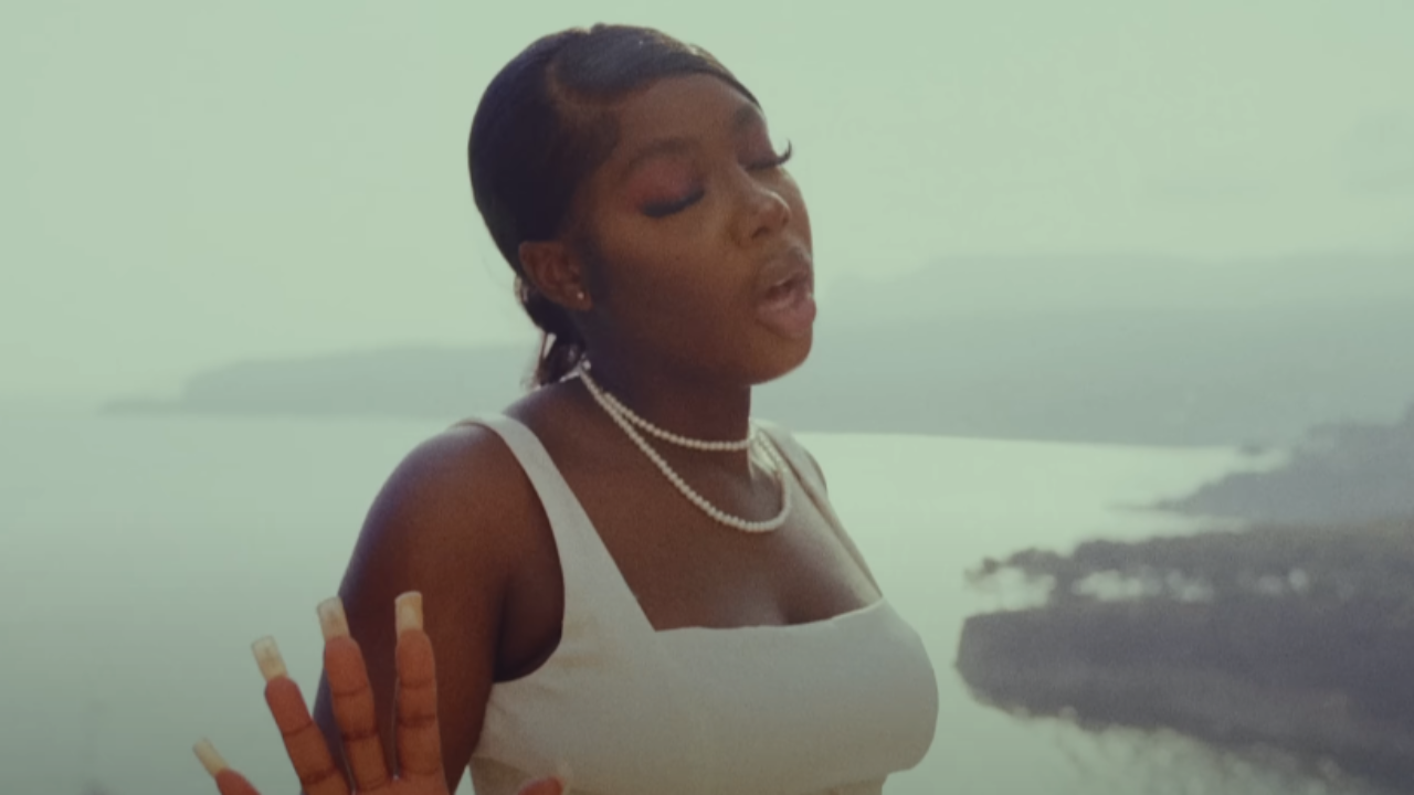 Meesyz reprend "Contact" avec son nouveau clip