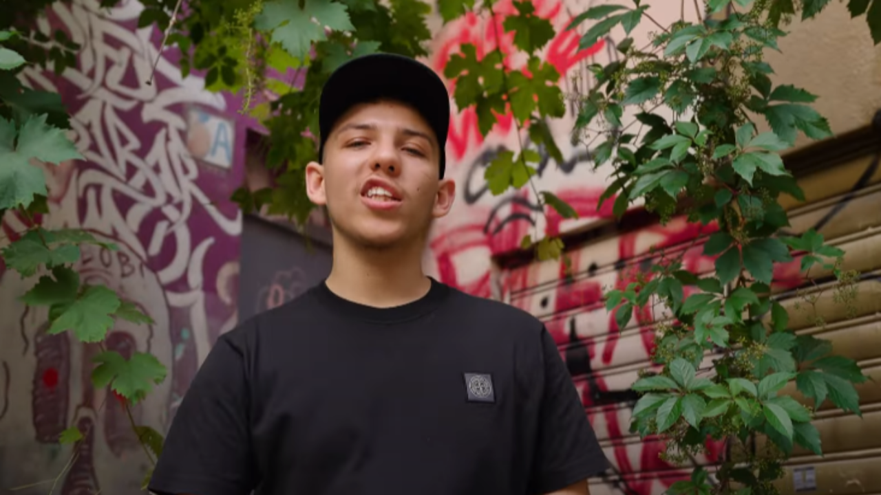 Metah en a plein les poches dans son nouveau clip "Friture"