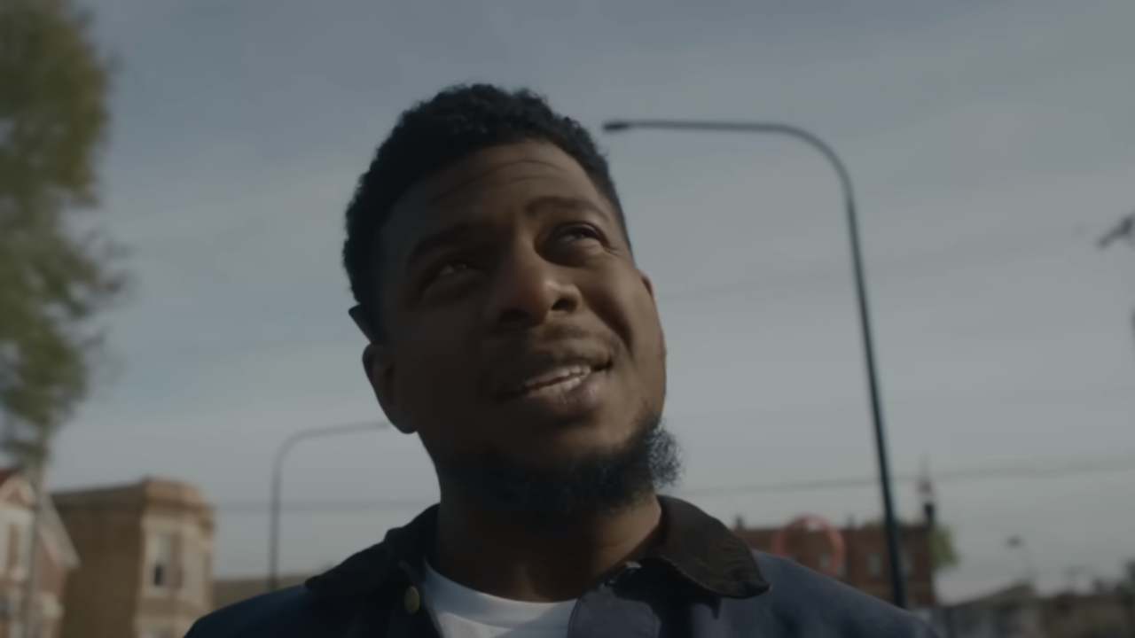Mick Jenkins et Jid donne vie à ses paroles avec son clip "smoke break-dance"