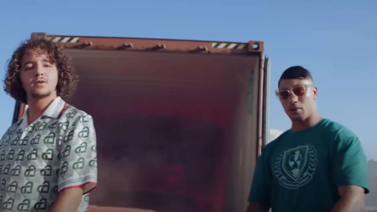 Mougli avec Maes pour le clip de "Nacré" Mougli avec Maes pour le clip de "Nacré"