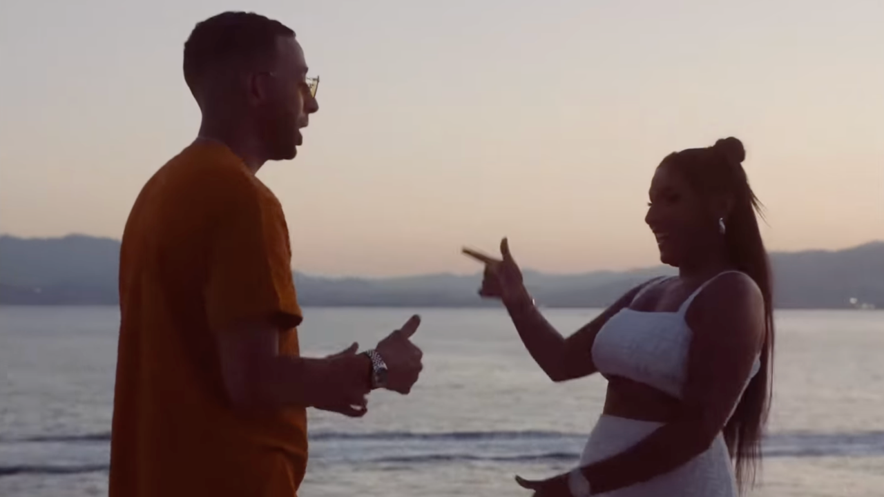 Naps et Lynda sur un yacht dans le clip de "V8"