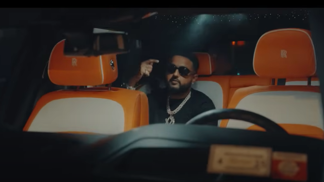 Nav s'enjaille dans le clip de son nouveau morceau "Baller"