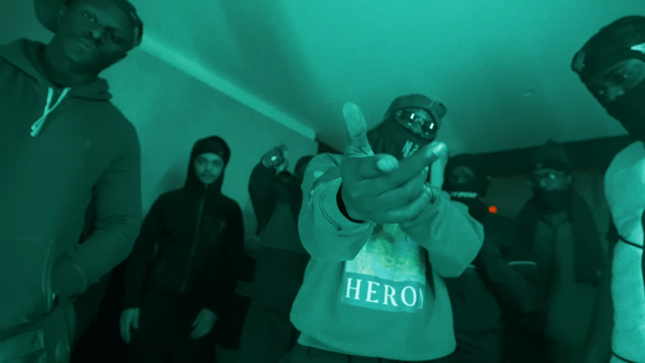 Norsacce pose les "Baws"