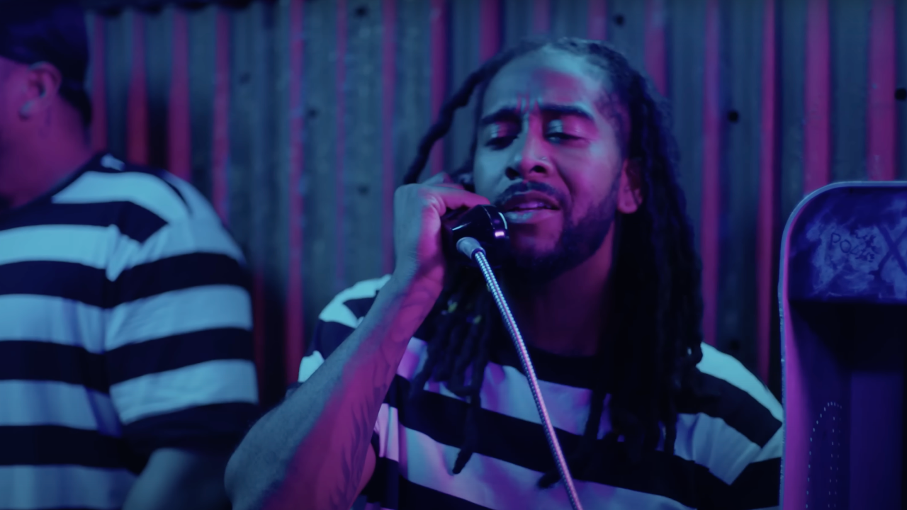 Omarion en prisonnier romantique dans le clip de "Serious" Omarion en prisonnier romantique dans le clip de "Serious"