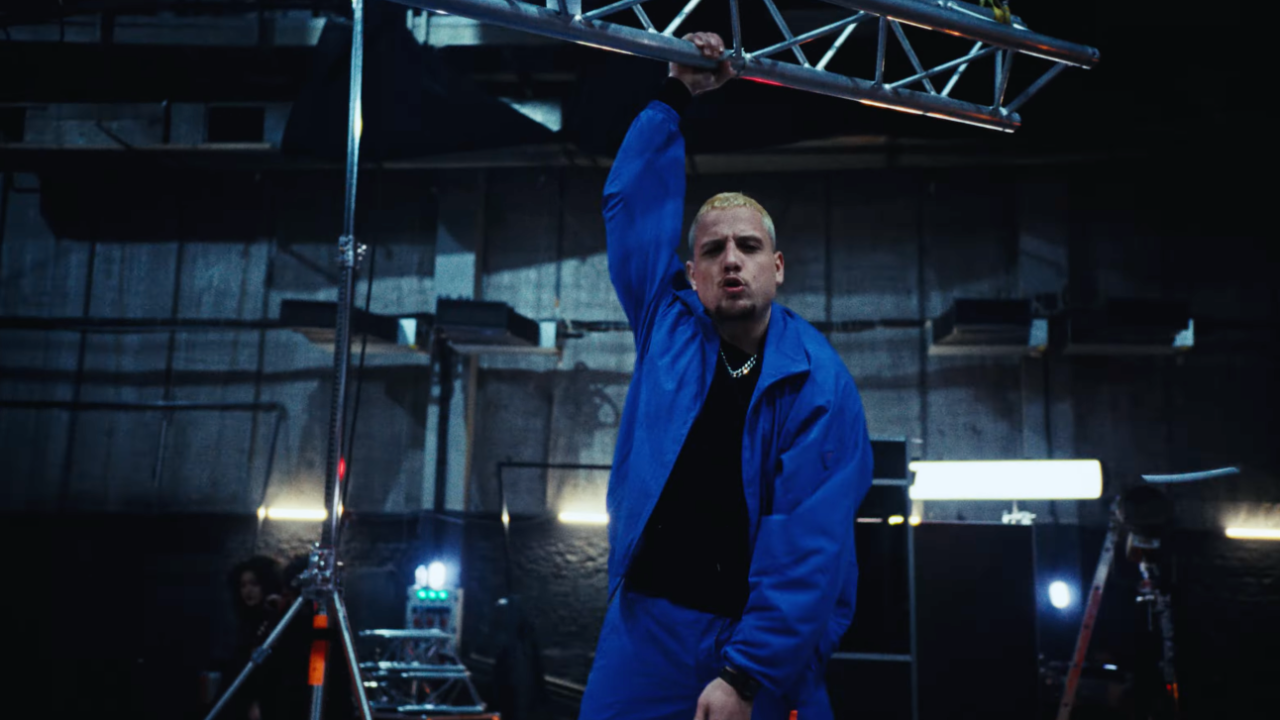 PLK nous en fait voir de toutes les couleurs avec "Bleu & rouge" PLK nous en fait voir de toutes les couleurs avec "Bleu & rouge"