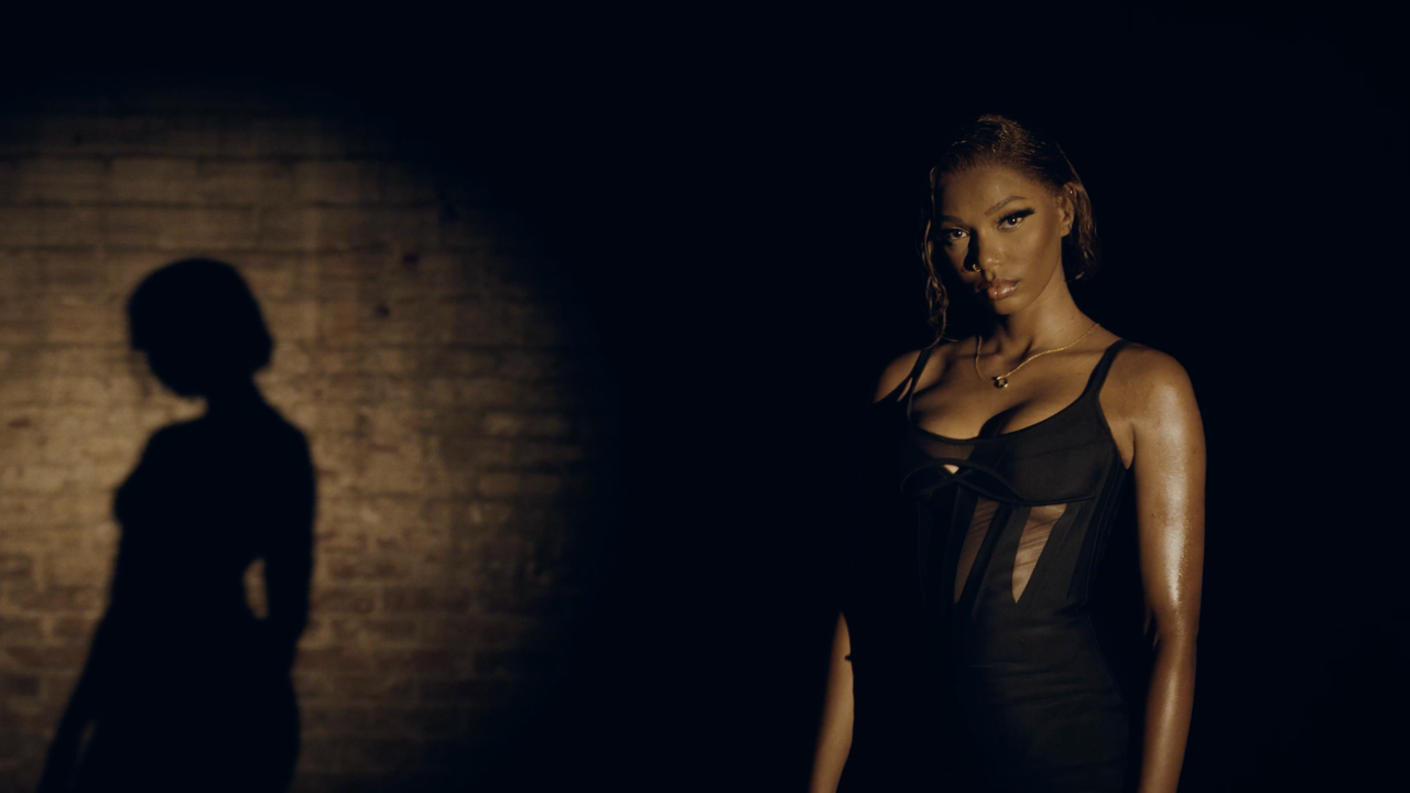 Ronisia ouvre son coeur dans "C'est toi" (clip 19 juillet ajouter lien)