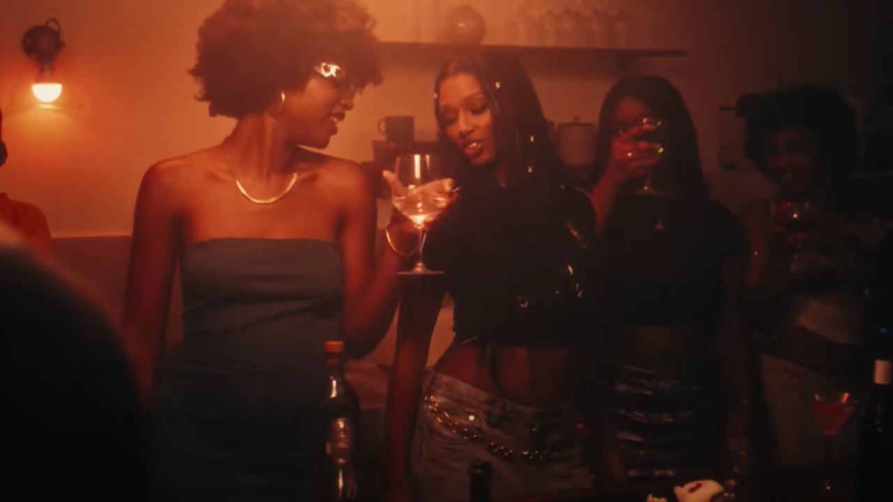 Ronisia s'adresse à son amoureux dans "Joli coeur" Ronisia s'adresse à son amoureux dans "Joli coeur"