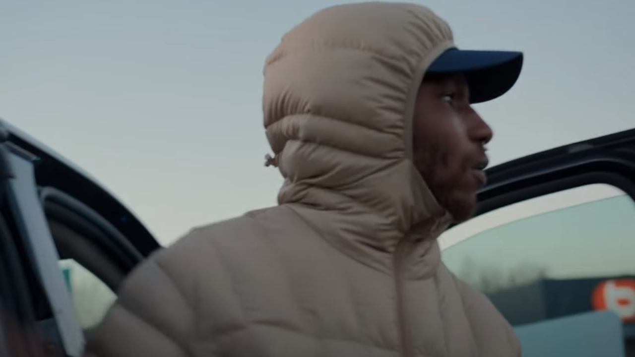 Roshi découpe dans "Interlude"