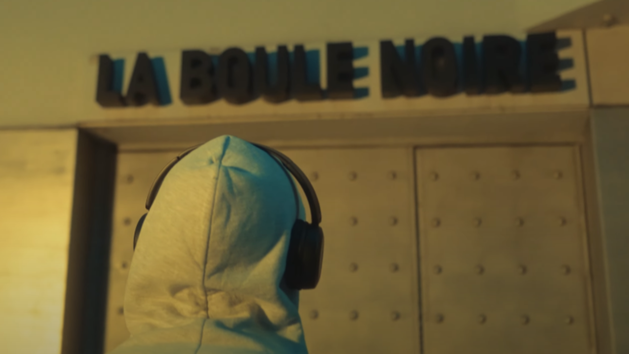 Simia revit son premier passage à la Boule Noire avec son titre “L’usine”