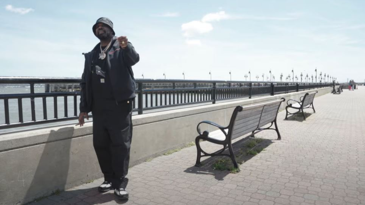 Smoke DZA toujours aussi perché dans "One Time"