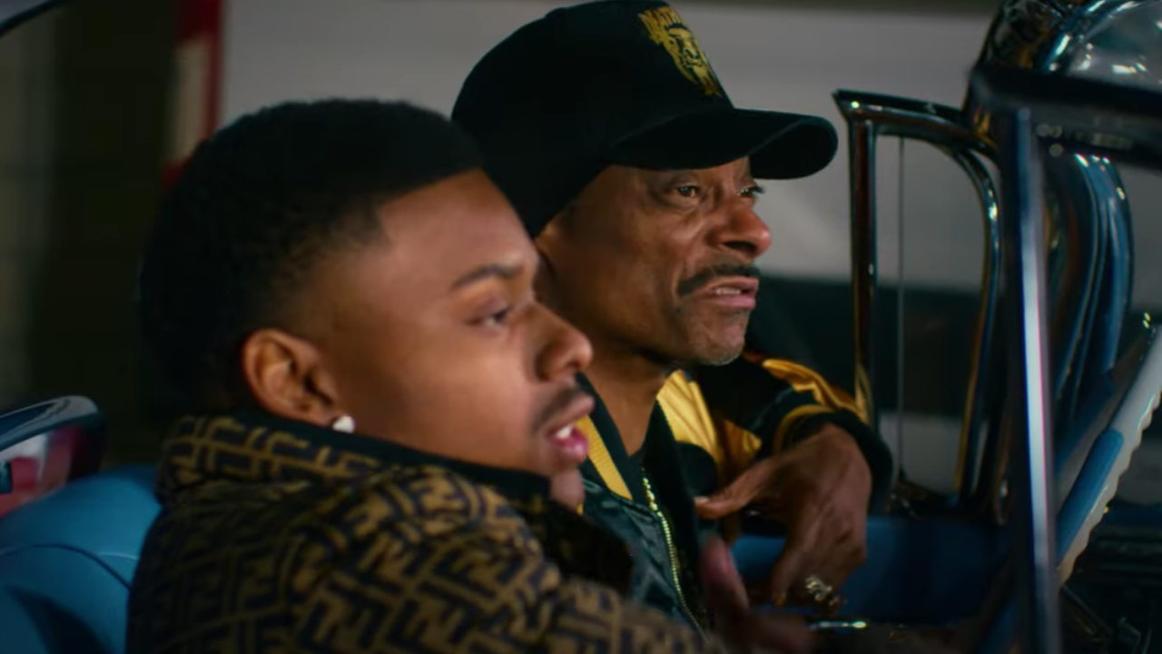 Snoop Dogg, Dave East et WHOISTEVENYOUNG se réunissent pour le clip de "Love You More"