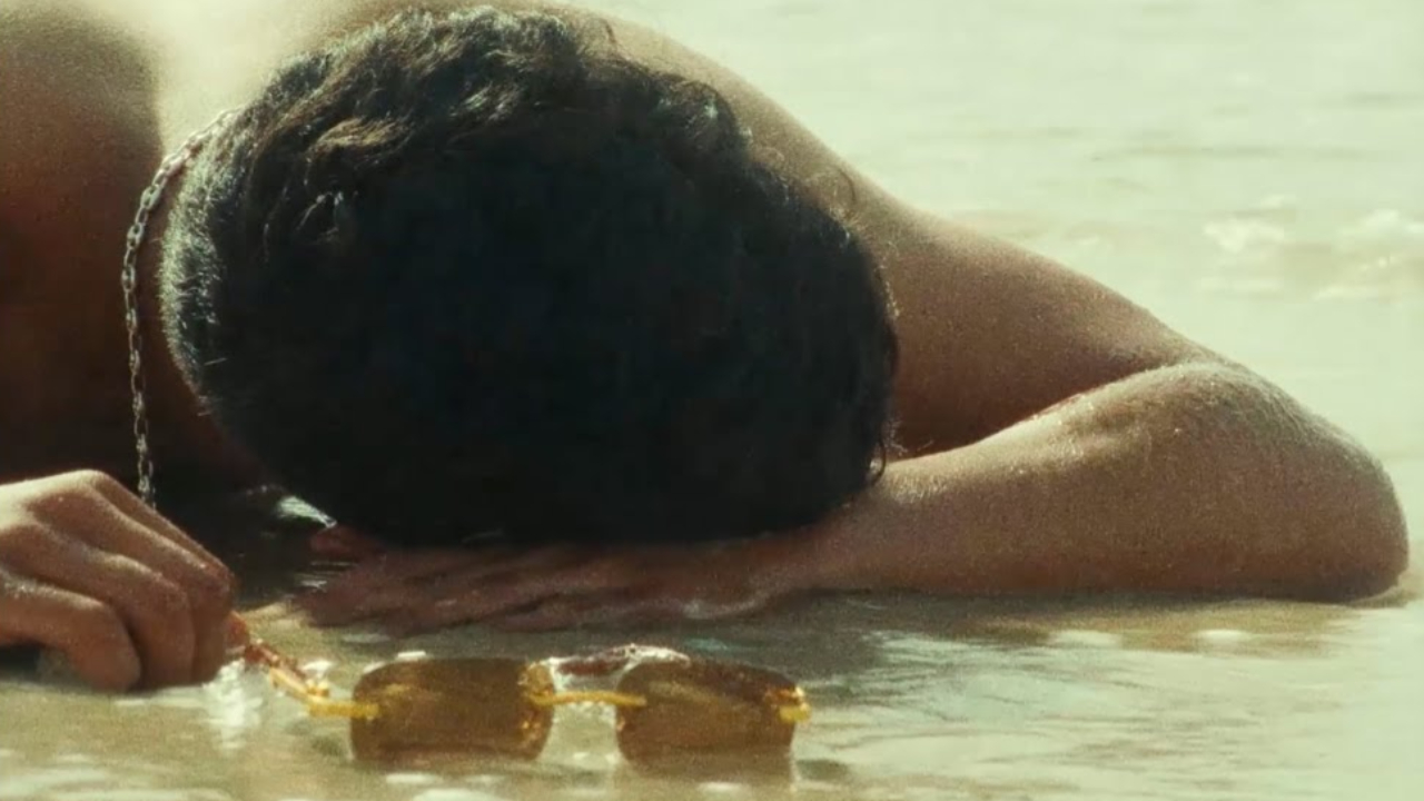 Soleil Noir porte des "Lunettes Cartier"