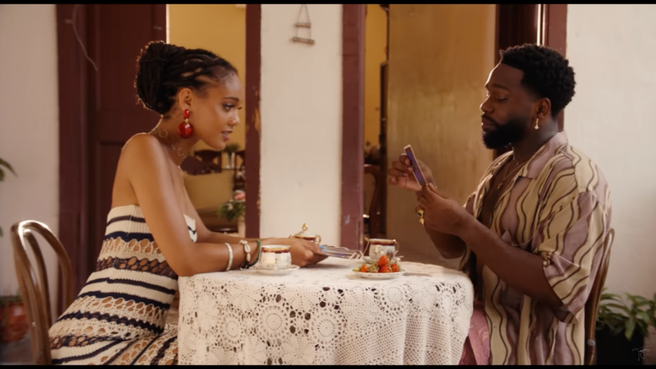 Tayc sort le grand jeu à sa femme dans le clip "Love Me"