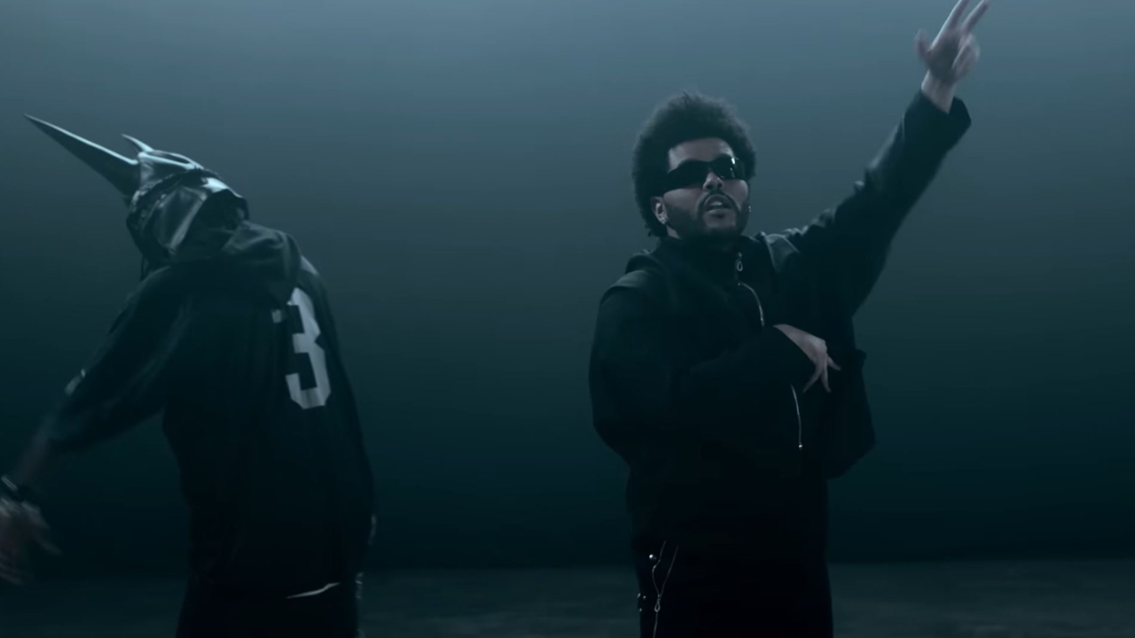 The Weeknd et Playboi Carti dévoilent le clip de "Timeless" The Weeknd et Playboi Carti dévoilent le clip de "Timeless"