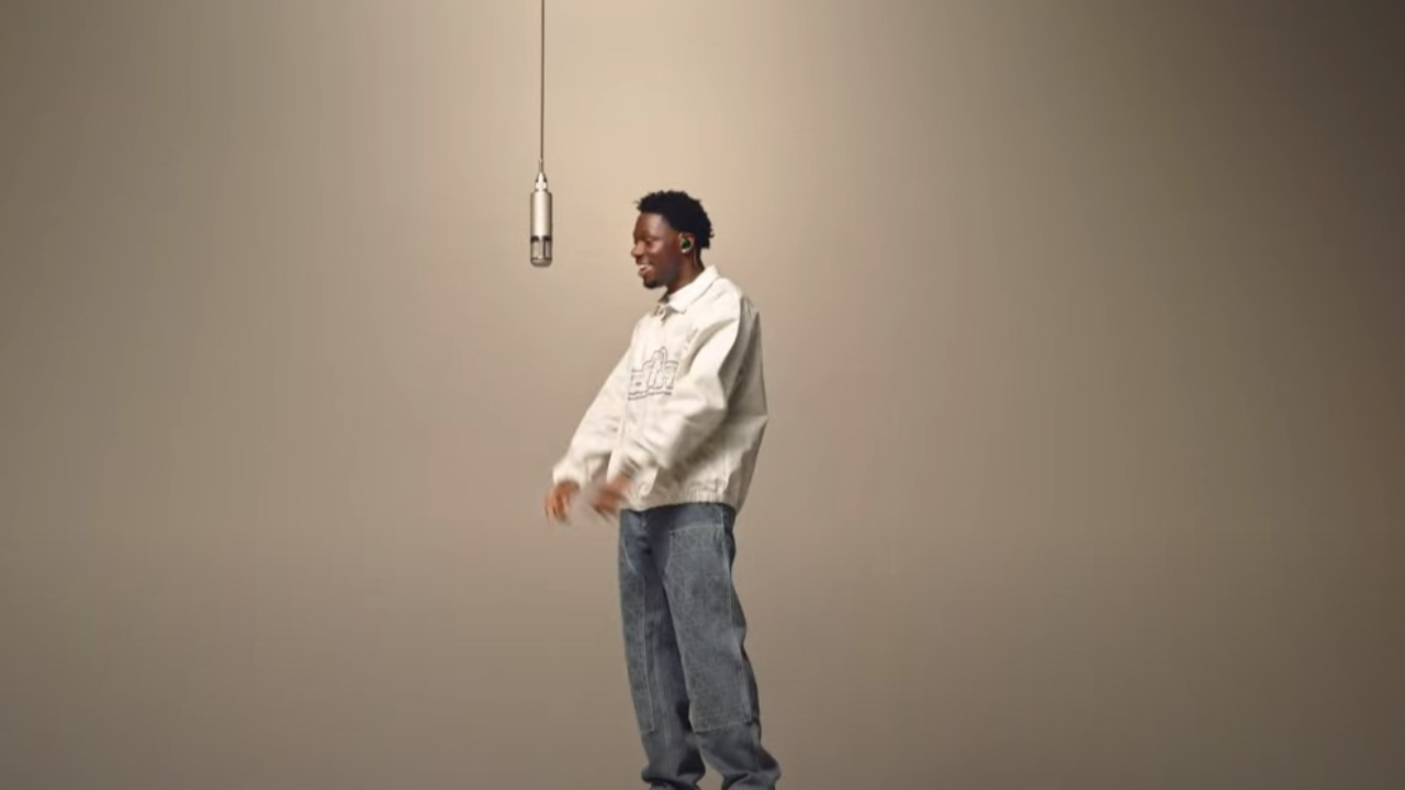 Tiakola dévoile "T.I.A." en exclu sur COLORS Tiakola dévoile "T.I.A." en exclu sur COLORS