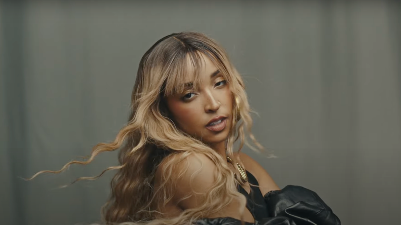 Tinashe dévoile le clip de "Uh Hu" Tinashe dévoile le clip de "Uh Hu"