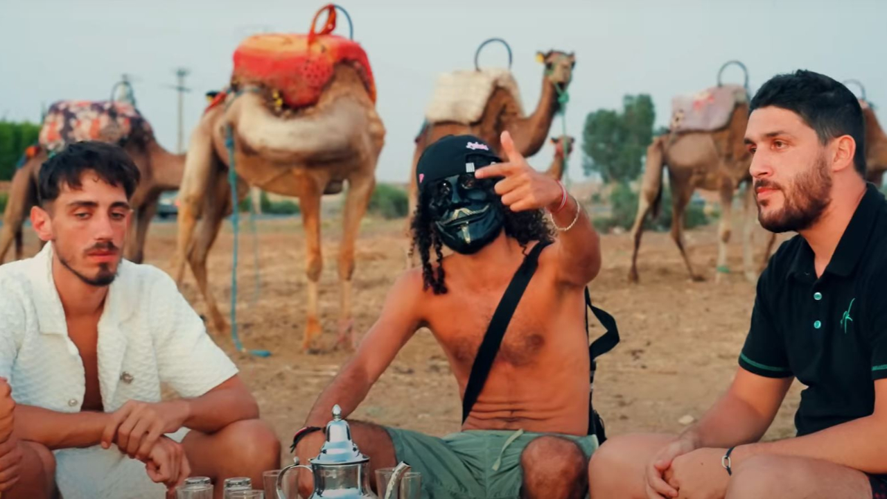 TK à l'ancienne dans le clip de "Abarth"