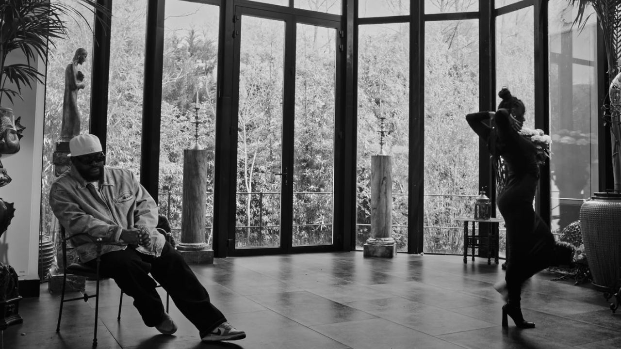 Tuerie toujours aussi fort avec le clip de "Sorcière"