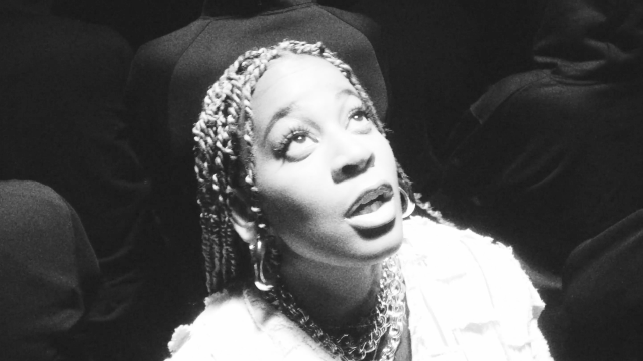 Vicky R est de retour avec "SYSTM"