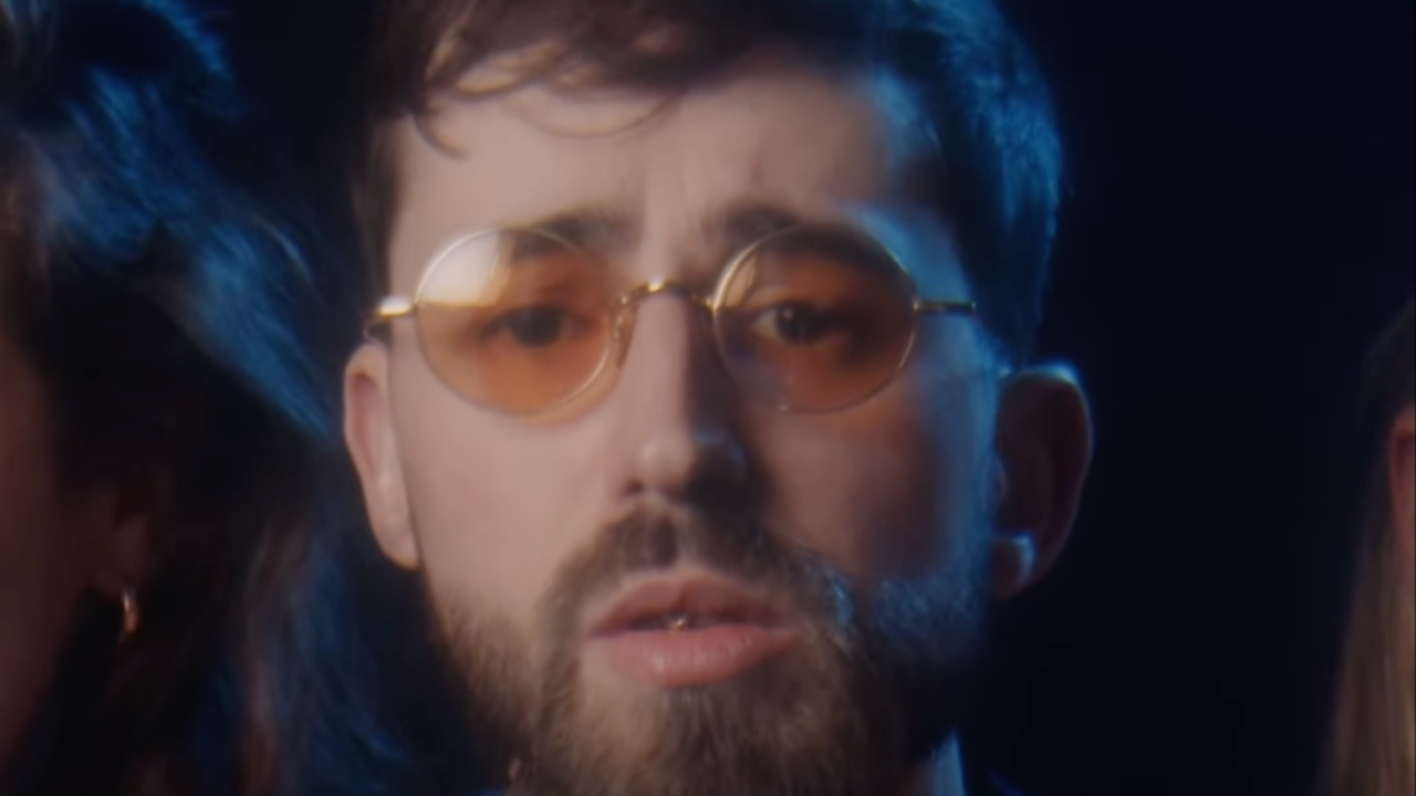 Voquab balance le mini-clip de  "Tournez manège"