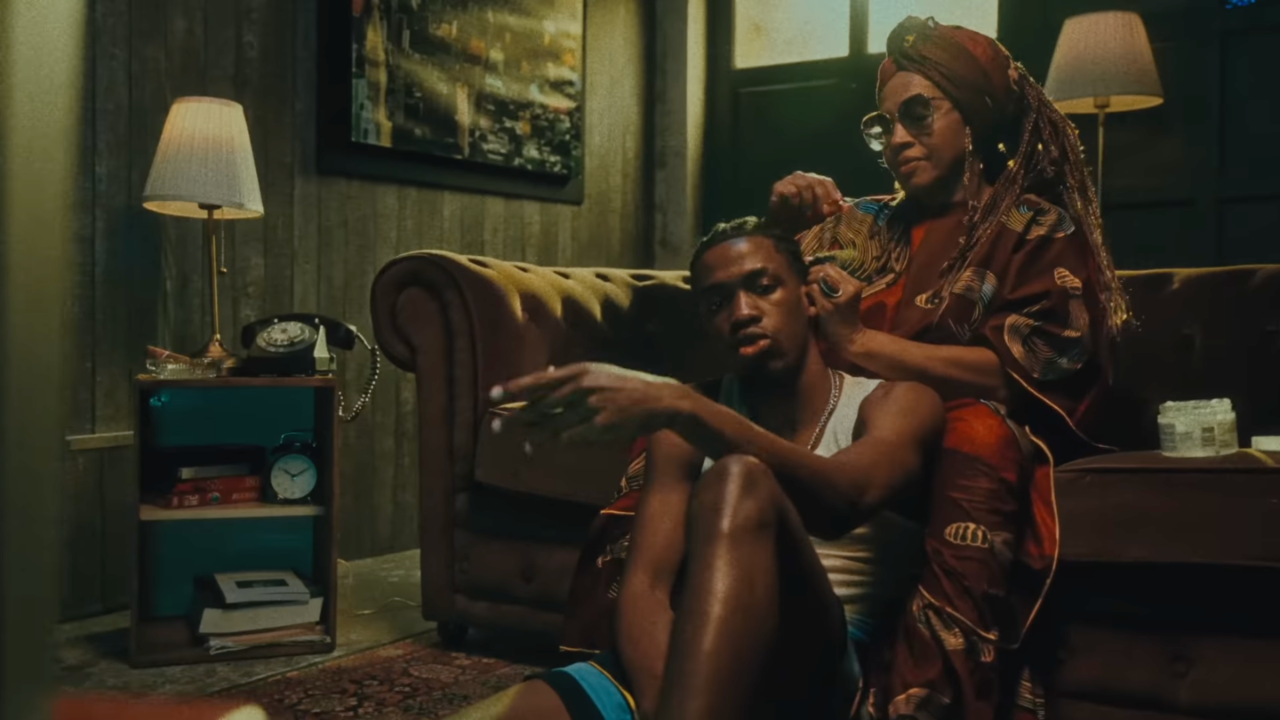 Waïv balance le clip de "Ça fait un bail"