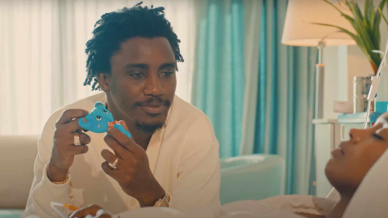 Wally B. Seck dévoile l'émouvant "Hey Ya" Wally B. Seck dévoile l'émouvant "Hey Ya"