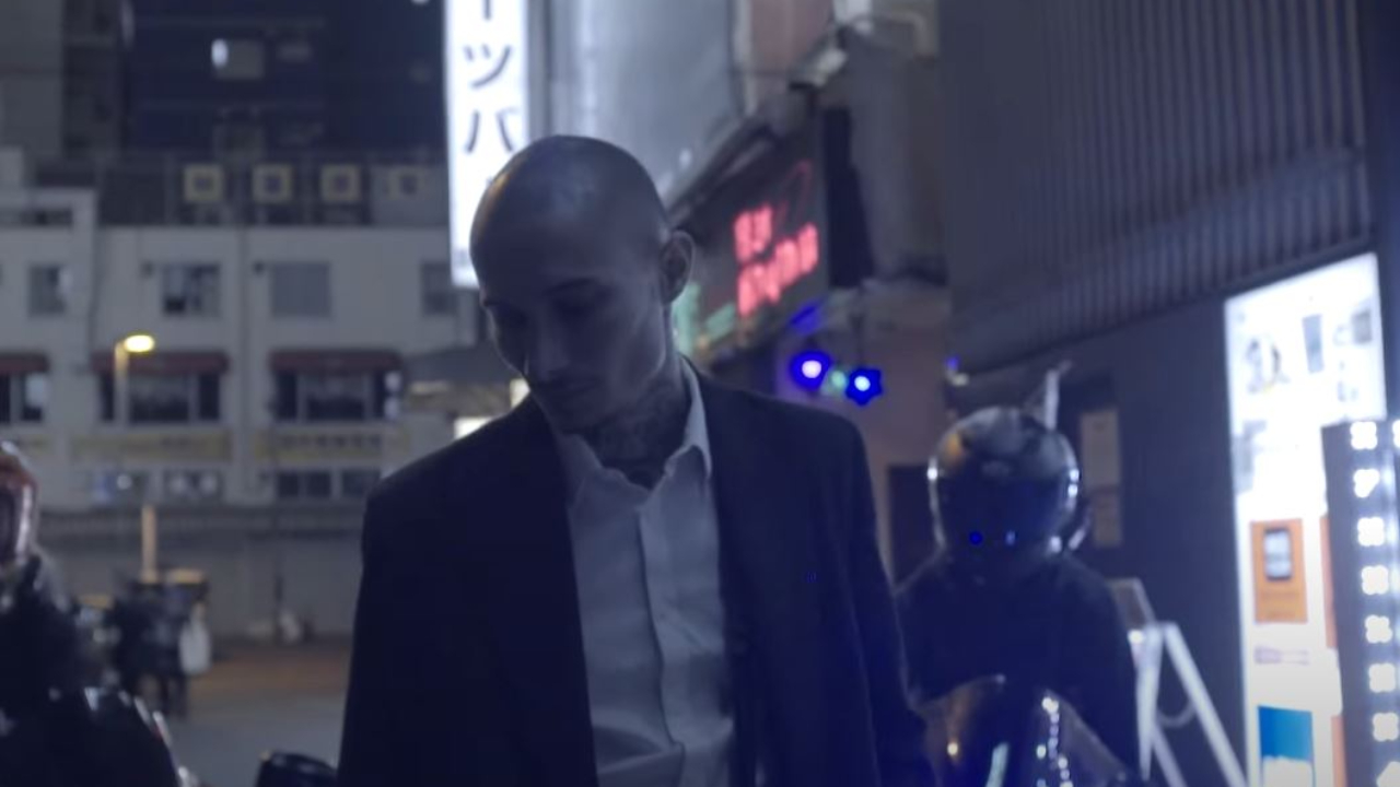 Web7 part à Tokyo pour le clip de "no ui no bullshit"