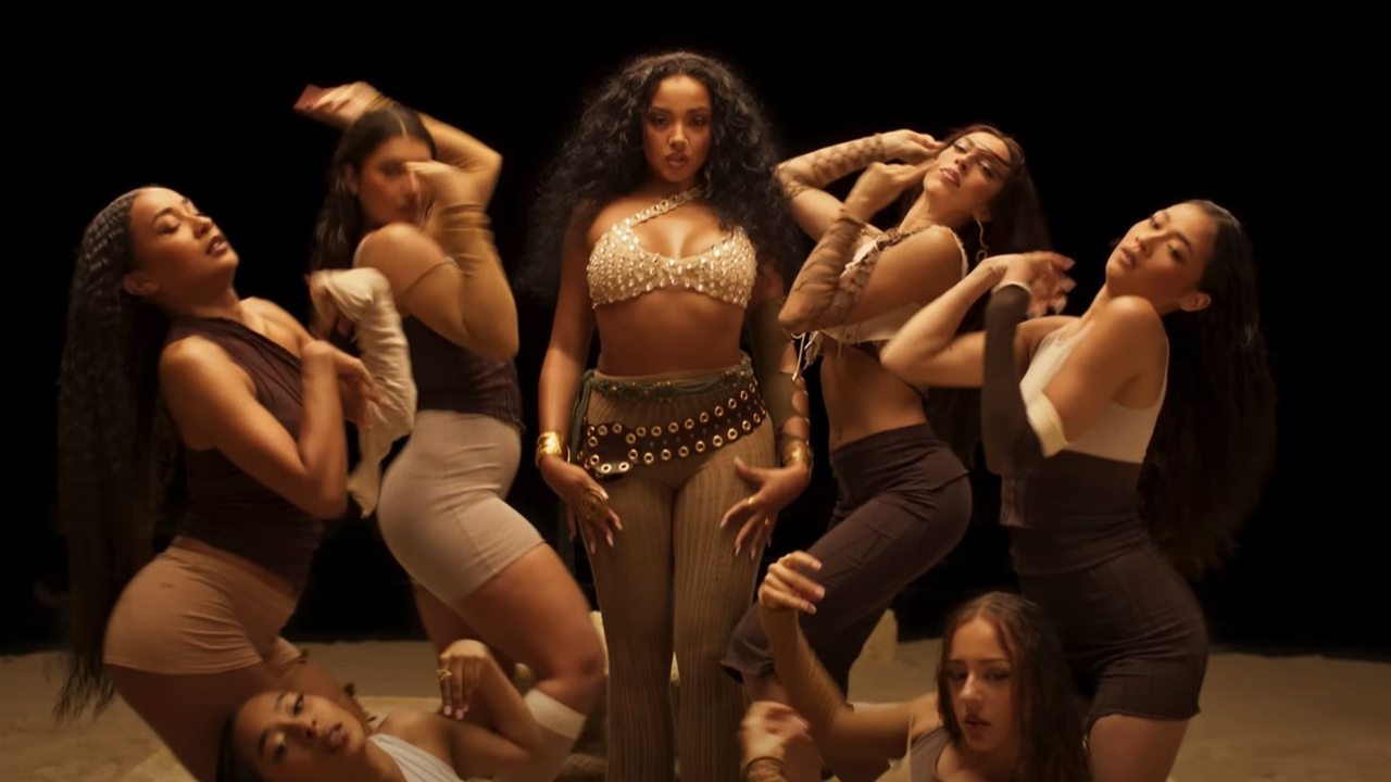 Wejdene chante l'amour dans le clip de "Ghali"