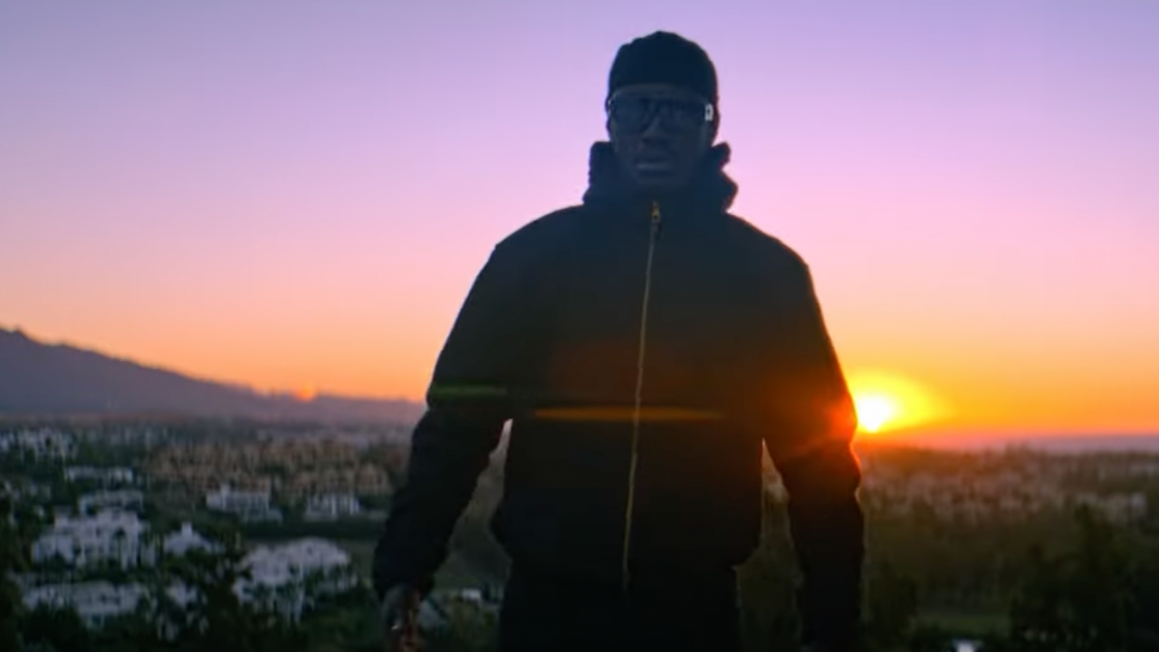 Werenoi travaille sur son "Ordinateur" Werenoi travaille sur son "Ordinateur"