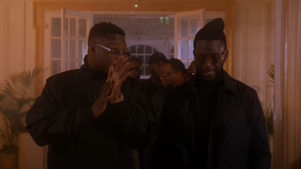 Yaro regarde "Les Etoiles" avec Ninho