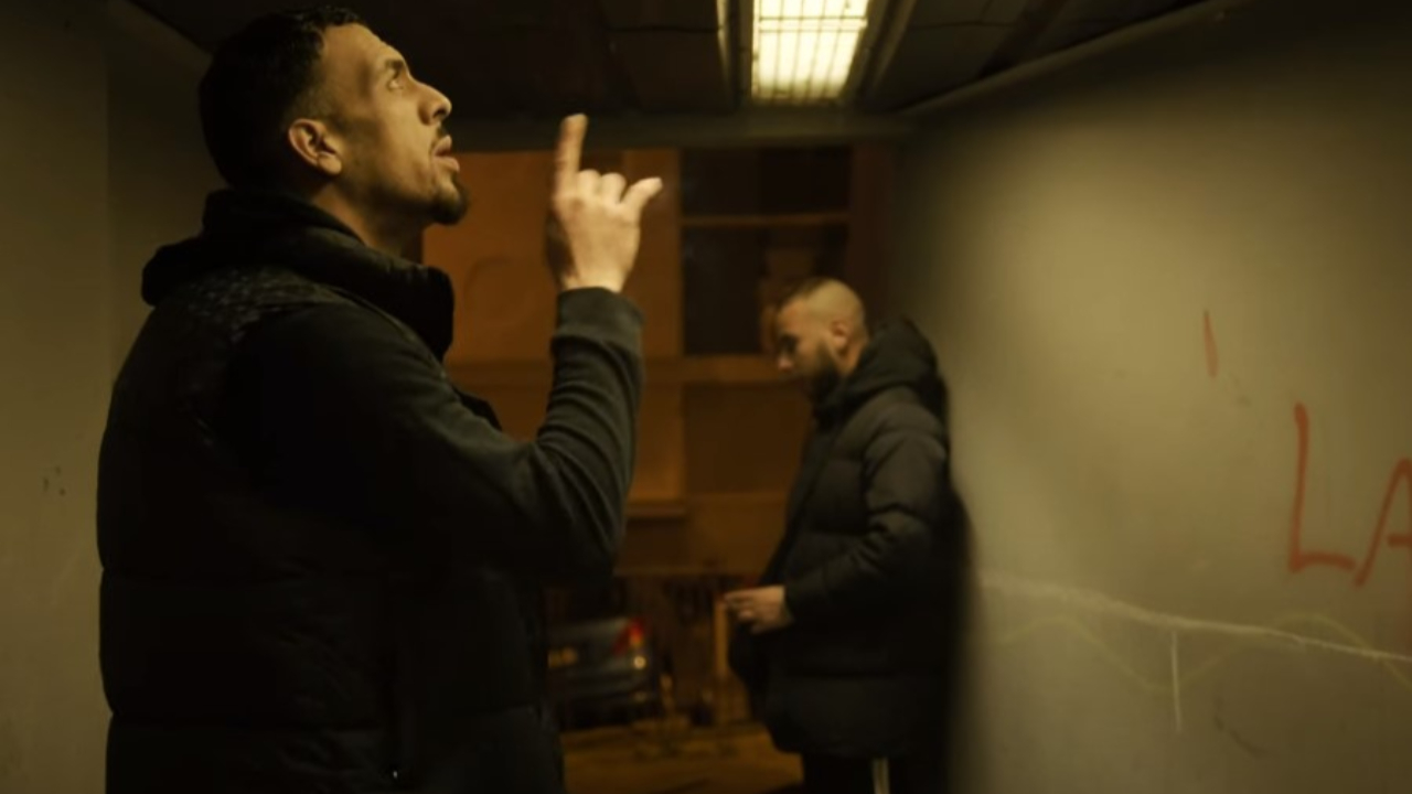 YL se livre avec "LARLAR 10"