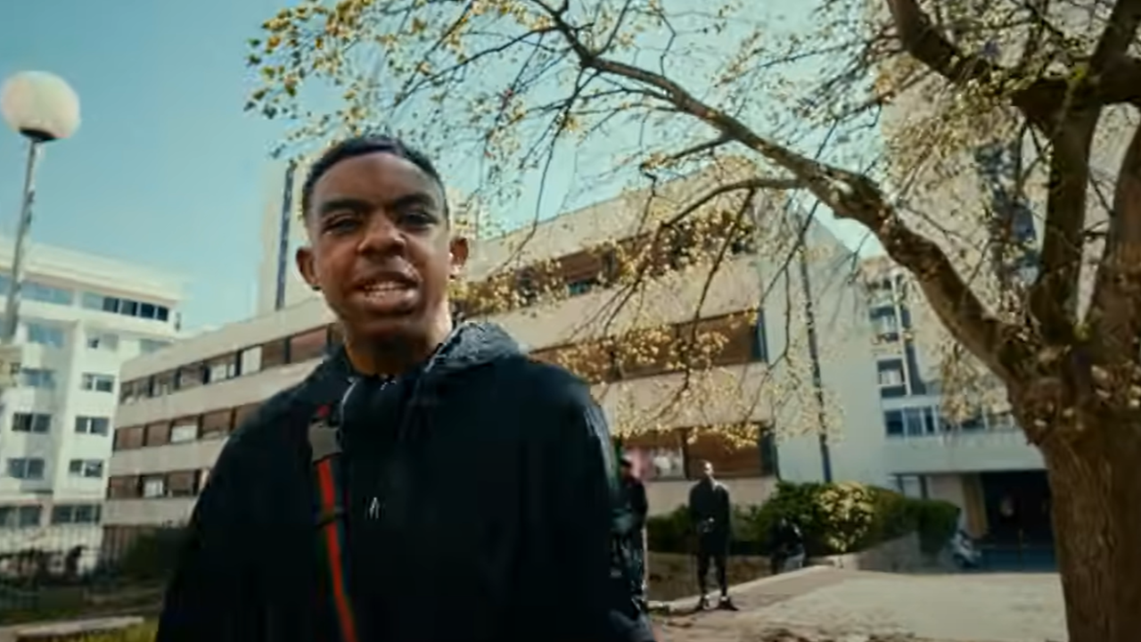 Yoko sort "Comme d'habitude"