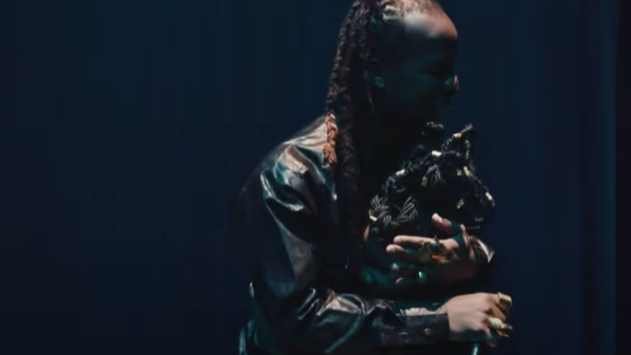 Youssoupha dévoile le clip de "Dieu est grande" Youssoupha dévoile le clip de "Dieu est grande"