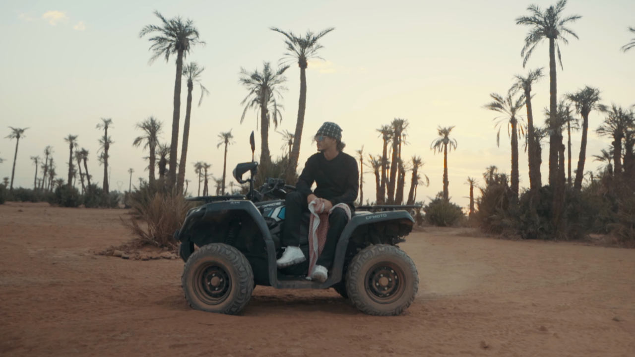 Zamdane : son retour tout en douceur avec "Poussière (Affamé #14)"