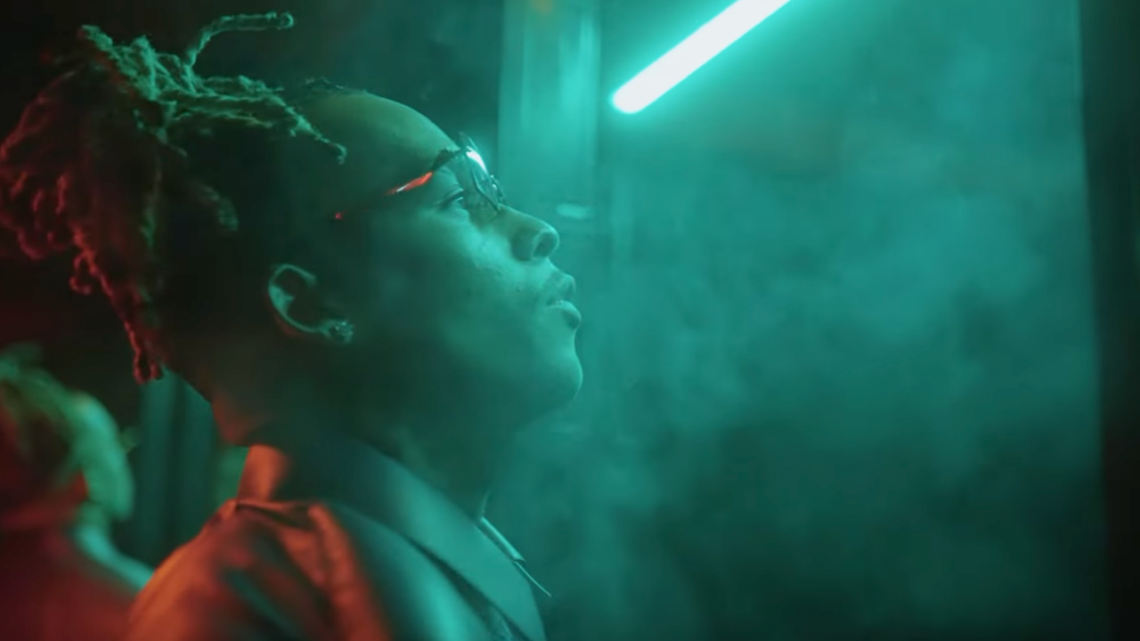 Zola montre sa "Cartier Panthère"