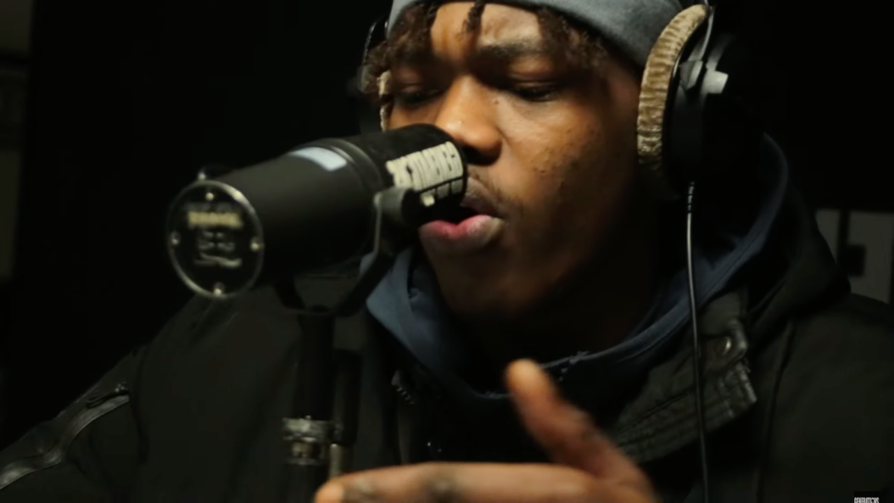 Zpk94 interprète "Tour Eiffel" en live chez Generations Zpk94 interprète "Tour Eiffel" en live chez Generations