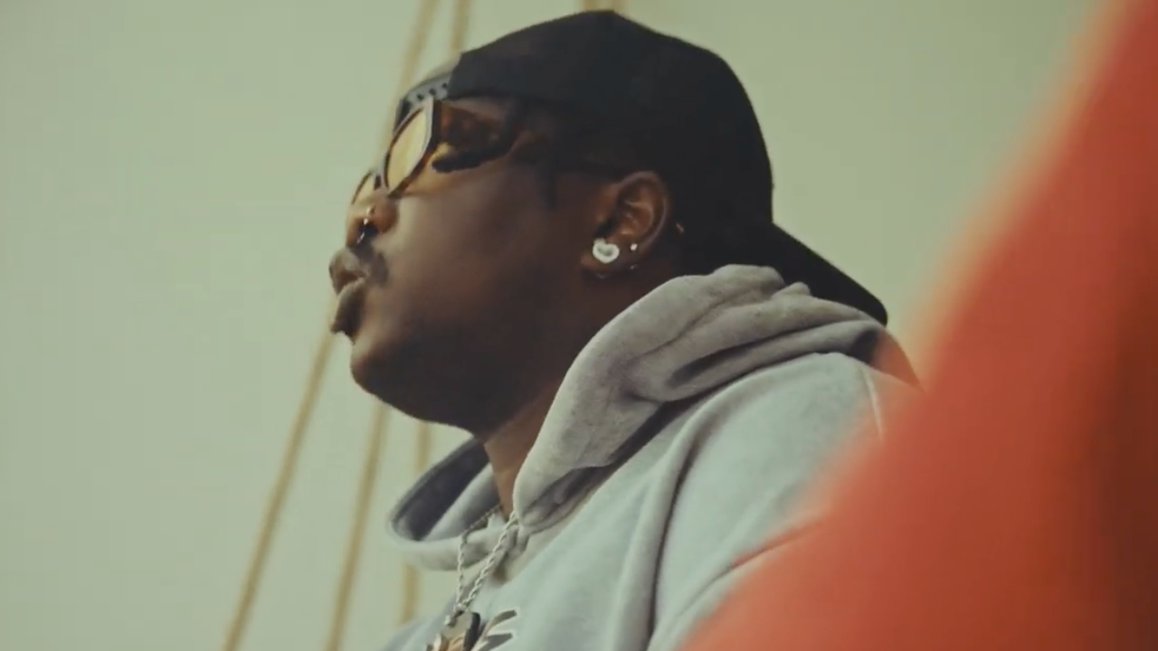 Zuukou Mayzie plane dans "Sanni McCandless vers 19h19"