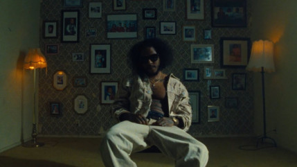 Ab-Soul s'initie à l'IA dans le clip de "HERBERT"
