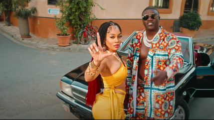 Akon et Amirror partent loin dans "Far Away"