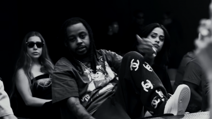 Babyface présente son défilé de mode dans "Donda Bag"