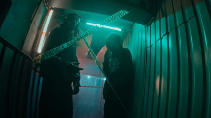 Bazbaz et Osirus Jack sont au-dessus comme un "Satellite"