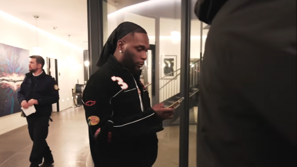 Burna Boy est "Sittin’ On Top Of The World"