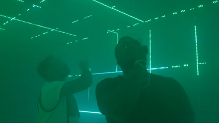 C4 Family interprète "Problème" chez Tha Cage