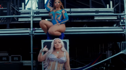 Chlöe se demande ce qu'elle va faire "For the Night" Chlöe se demande ce qu'elle va faire "For the Night"