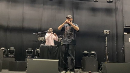 Daiss avec Kurtys pour le clip de "Laisser faire"