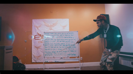 Dave East énonce les "Rules" Dave East énonce les "Rules"